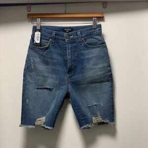 Milano DI ROUGE Women’s Classic Blue Ripped Jean Shorts
BRAND NEW‼️